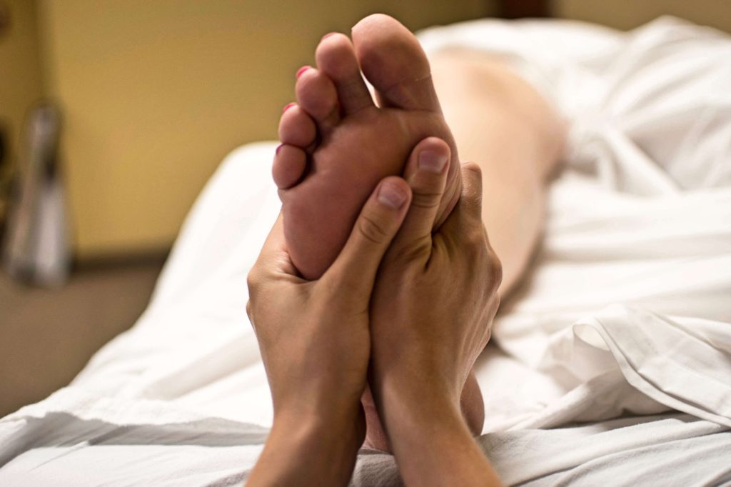 What Does Diabetic Nerve Pain in the Feet Feel Like?