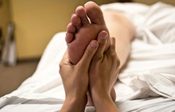 What Does Diabetic Nerve Pain in the Feet Feel Like?